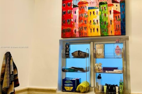 Villa ou maison à louer à Surfside, Floride: 4 chambres, 260.13 m2 № 1951243 - photo 8