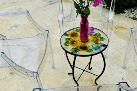 Villa ou maison à louer à Surfside, Floride: 4 chambres, 260.13 m2 № 1951243 - photo 9