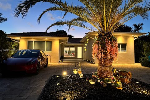 Villa ou maison à louer à Surfside, Floride: 4 chambres, 260.13 m2 № 1951243 - photo 26