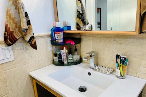 Villa ou maison à louer à Surfside, Floride: 4 chambres, 260.13 m2 № 1951243 - photo 18