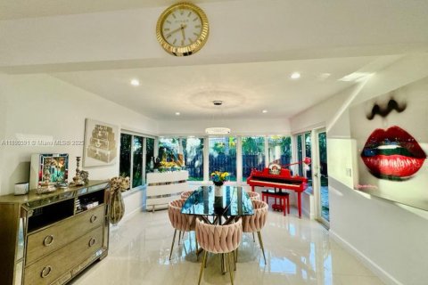 Villa ou maison à louer à Surfside, Floride: 4 chambres, 260.13 m2 № 1951243 - photo 12