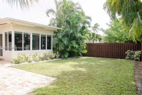 Villa ou maison à louer à Surfside, Floride: 4 chambres, 260.13 m2 № 1951243 - photo 19