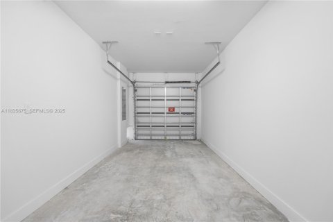 Снять в аренду таунхаус в Хомстед, Флорида 3 спальни, 144.74м2, № 1991509 - фото 19