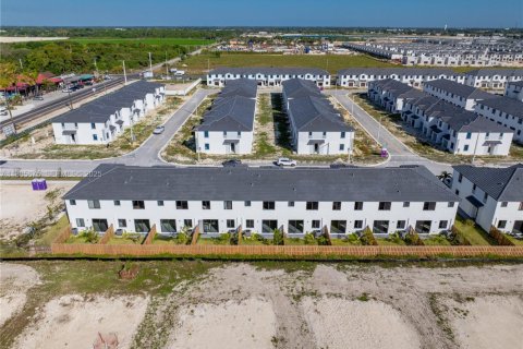 Снять в аренду таунхаус в Хомстед, Флорида 3 спальни, 144.74м2, № 1991509 - фото 21