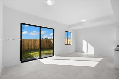 Снять в аренду таунхаус в Хомстед, Флорида 3 спальни, 144.74м2, № 1991509 - фото 6