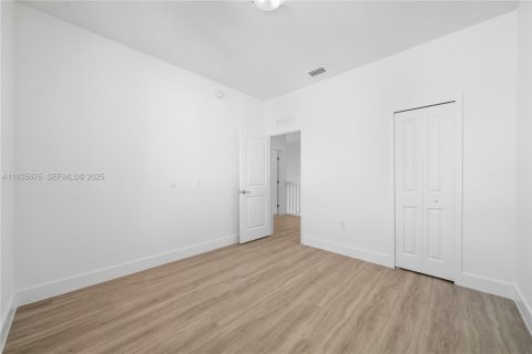 Снять в аренду таунхаус в Хомстед, Флорида 3 спальни, 144.74м2, № 1991509 - фото 15