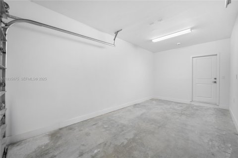 Снять в аренду таунхаус в Хомстед, Флорида 3 спальни, 144.74м2, № 1991509 - фото 20