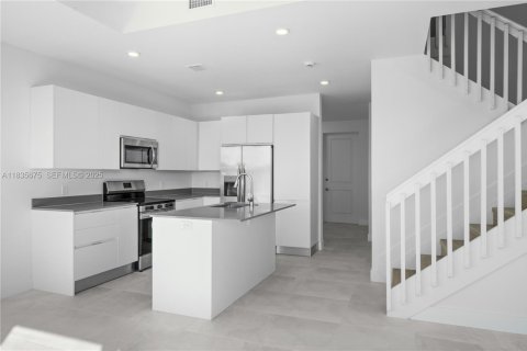 Снять в аренду таунхаус в Хомстед, Флорида 3 спальни, 144.74м2, № 1991509 - фото 7