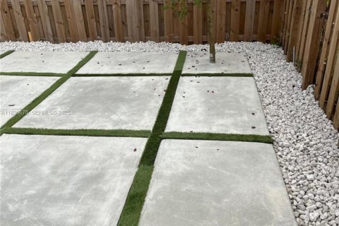 Снять в аренду таунхаус в Хомстед, Флорида 3 спальни, 144.74м2, № 1991509 - фото 23