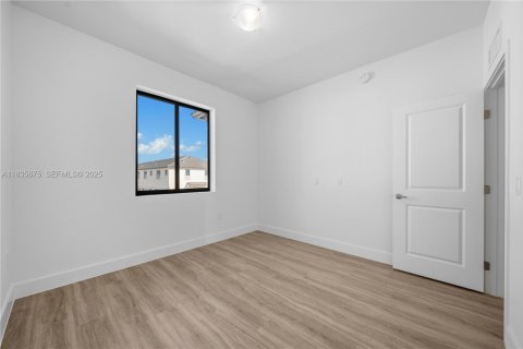 Снять в аренду таунхаус в Хомстед, Флорида 3 спальни, 144.74м2, № 1991509 - фото 17