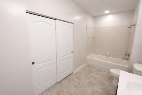 Townhouse in Poinciana, Florida 4 bedrooms, 158.03 sq.m. № 2103603 - photo 13