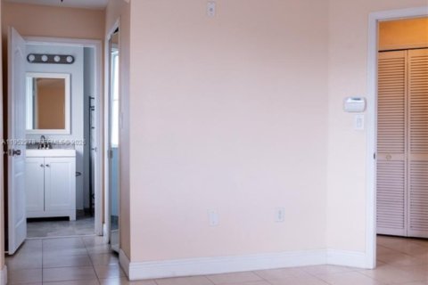 Купить кондоминиум в Майами, Флорида 2 спальни, 112.04м2, № 2006620 - фото 15