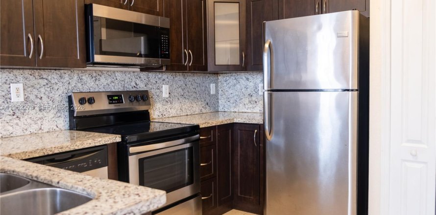 Кондоминиум с 2 спальнями в Майами, Флорида № 2006620