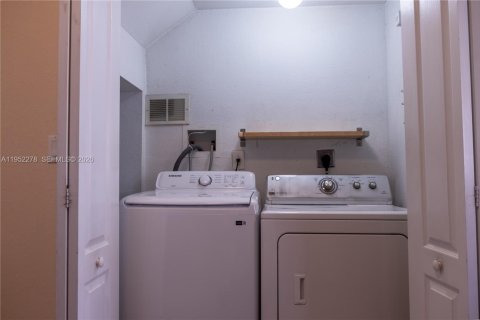 Купить кондоминиум в Майами, Флорида 2 спальни, 112.04м2, № 2006620 - фото 7