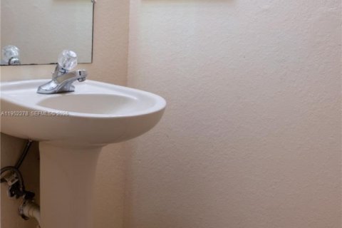 Купить кондоминиум в Майами, Флорида 2 спальни, 112.04м2, № 2006620 - фото 9