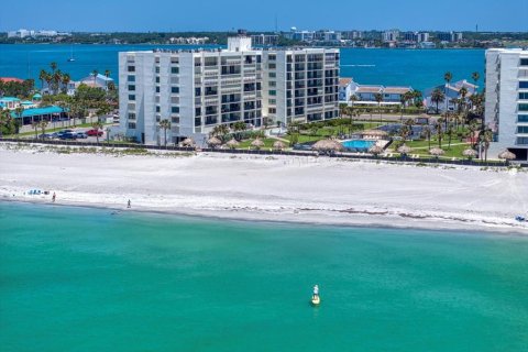 Condo in Clearwater, Florida, 2 bedrooms  № 1687072 - photo 1