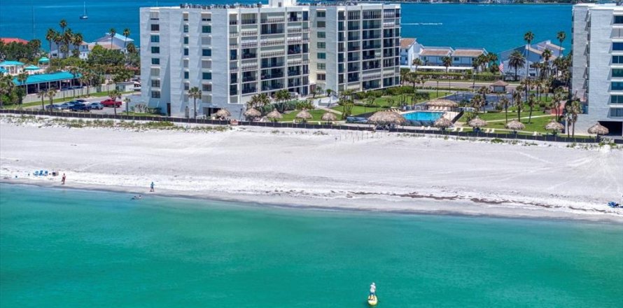 Condo in Clearwater, Florida, 2 bedrooms  № 1687072