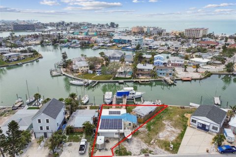 Casa en venta en Madeira Beach, Florida, 3 dormitorios, 146.97 m2 № 1628985 - foto 1