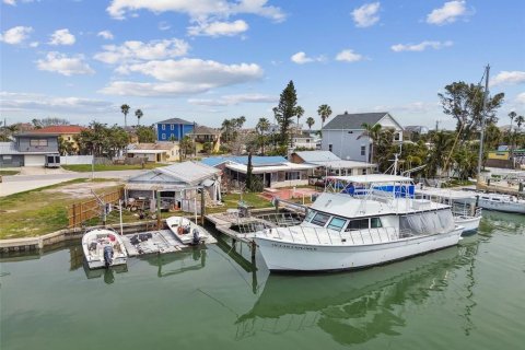 Casa en venta en Madeira Beach, Florida, 3 dormitorios, 146.97 m2 № 1628985 - foto 9