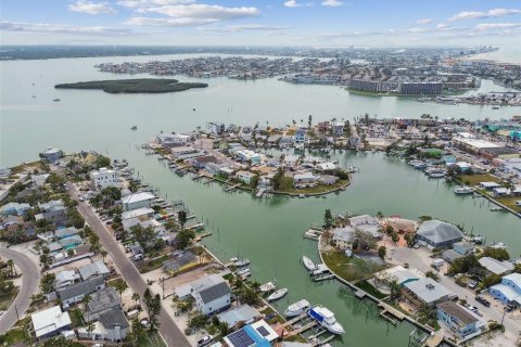 Casa en venta en Madeira Beach, Florida, 3 dormitorios, 146.97 m2 № 1628985 - foto 4