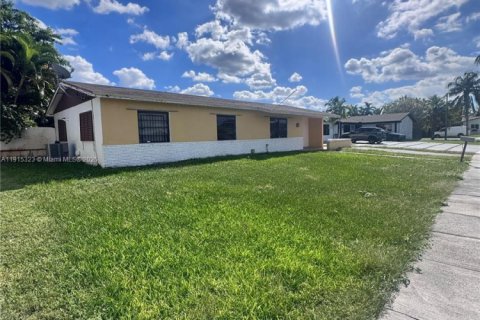 Villa ou maison à louer à Miami, Floride: 3 chambres, 126.72 m2 № 1971557 - photo 2