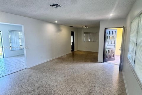 Villa ou maison à louer à Miami, Floride: 3 chambres, 126.72 m2 № 1971557 - photo 6