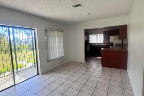 Villa ou maison à louer à Miami, Floride: 3 chambres, 126.72 m2 № 1971557 - photo 10