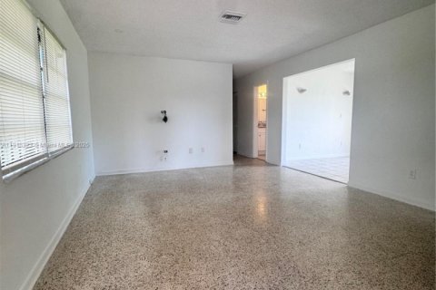 Villa ou maison à louer à Miami, Floride: 3 chambres, 126.72 m2 № 1971557 - photo 5