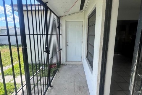 Villa ou maison à louer à Miami, Floride: 3 chambres, 126.72 m2 № 1971557 - photo 7