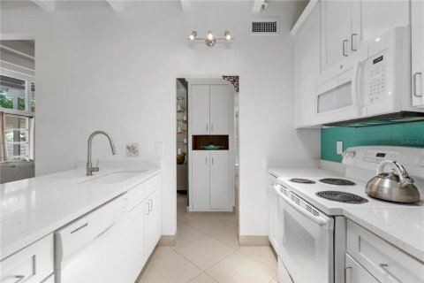Снять в аренду квартиру в Сарасота, Флорида 4 комнаты, 113.71м2, № 1745359 - фото 10