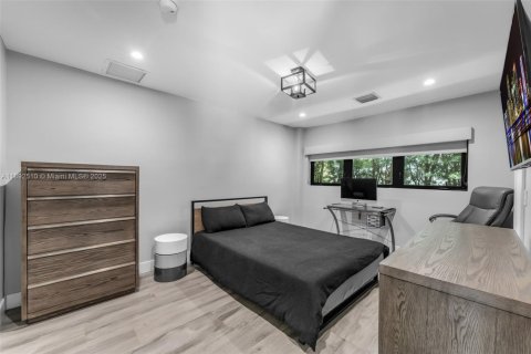Casa en venta en Coral Gables, Florida, 5 dormitorios, 275.46 m2 № 1945127 - foto 24