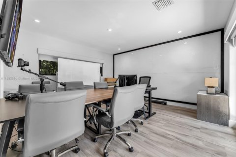 Casa en venta en Coral Gables, Florida, 5 dormitorios, 275.46 m2 № 1945127 - foto 28