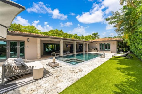 Casa en venta en Coral Gables, Florida, 5 dormitorios, 275.46 m2 № 1945127 - foto 30