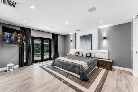 Casa en venta en Coral Gables, Florida, 5 dormitorios, 275.46 m2 № 1945127 - foto 16