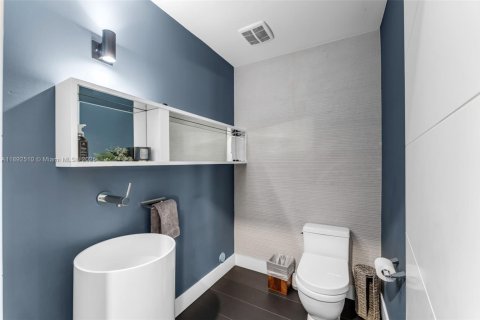 Casa en venta en Coral Gables, Florida, 5 dormitorios, 275.46 m2 № 1945127 - foto 29