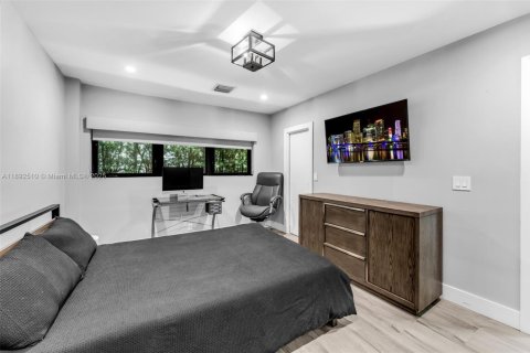 Casa en venta en Coral Gables, Florida, 5 dormitorios, 275.46 m2 № 1945127 - foto 25
