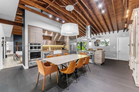 Casa en venta en Coral Gables, Florida, 5 dormitorios, 275.46 m2 № 1945127 - foto 12