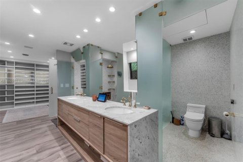 Casa en venta en Coral Gables, Florida, 5 dormitorios, 275.46 m2 № 1945127 - foto 18