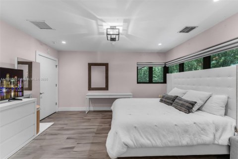 Casa en venta en Coral Gables, Florida, 5 dormitorios, 275.46 m2 № 1945127 - foto 22