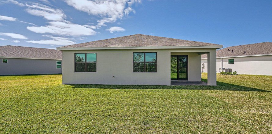 House in Jensen Beach, Florida 4 bedrooms, 169.83 sq.m. № 1100141