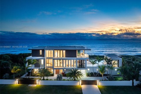 House in Hutchinson Island South, Florida 6 bedrooms, 686.83 sq.m. № 2027682