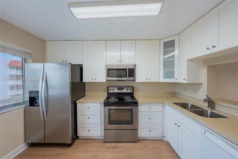 Купить кондоминиум в Лодерхилл, Флорида 2 спальни, 99.41м2, № 1998896 - фото 25