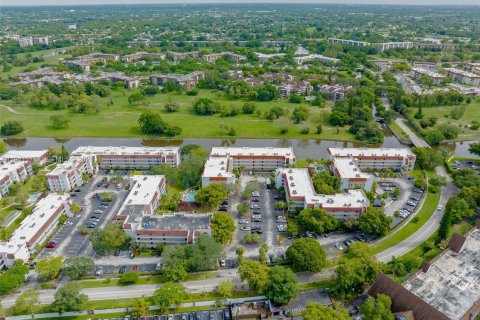 Купить кондоминиум в Лодерхилл, Флорида 2 спальни, 99.41м2, № 1998896 - фото 6