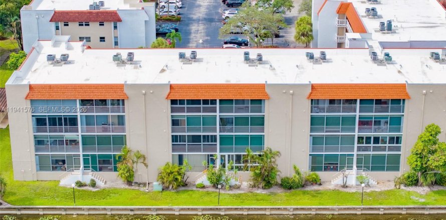 Кондоминиум с 2 спальнями в Лодерхилл, Флорида № 1998896