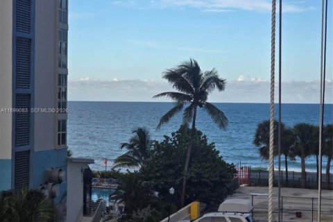 Condominio en alquiler en Fort Lauderdale, Florida, 2 dormitorios, 148.27 m2 № 2062467 - foto 14