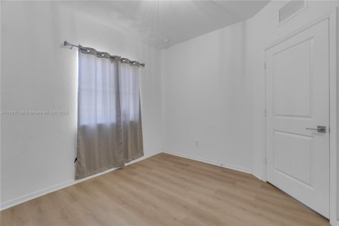 Adosado en venta en Lauderdale Lakes, Florida, 3 dormitorios, 136.94 m2 № 1932040 - foto 19