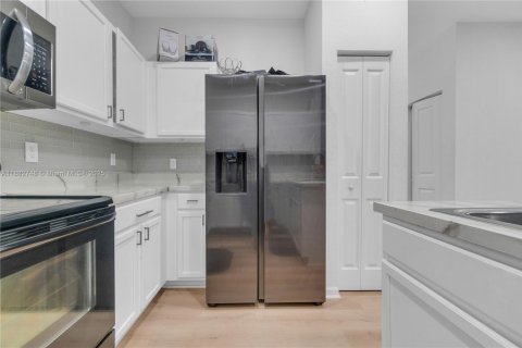 Adosado en venta en Lauderdale Lakes, Florida, 3 dormitorios, 136.94 m2 № 1932040 - foto 9