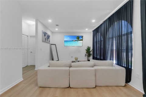 Adosado en venta en Lauderdale Lakes, Florida, 3 dormitorios, 136.94 m2 № 1932040 - foto 13