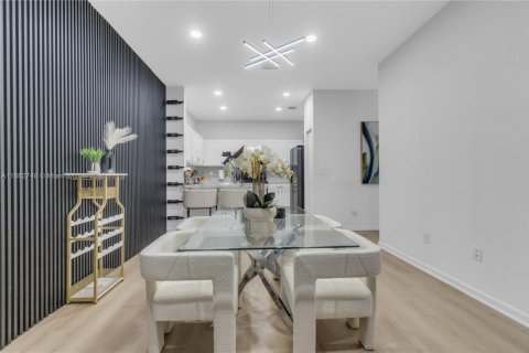 Adosado en venta en Lauderdale Lakes, Florida, 3 dormitorios, 136.94 m2 № 1932040 - foto 1