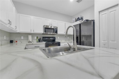Adosado en venta en Lauderdale Lakes, Florida, 3 dormitorios, 136.94 m2 № 1932040 - foto 8